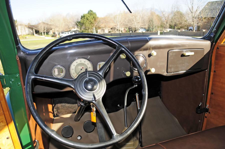  Ford V8 Model 48 Station Wagon 1935 года  (фото 2 из 3)